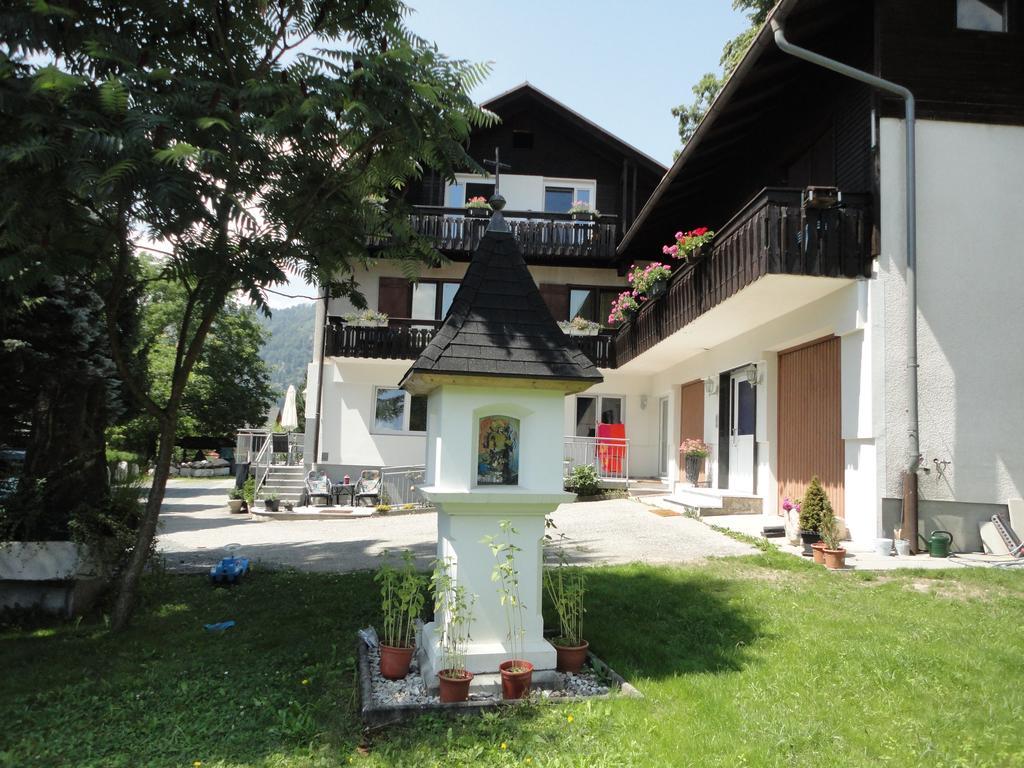 Ferienhaus Burgblick Treffen Exteriör bild
