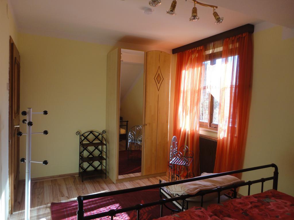 Ferienhaus Burgblick Treffen Rum bild