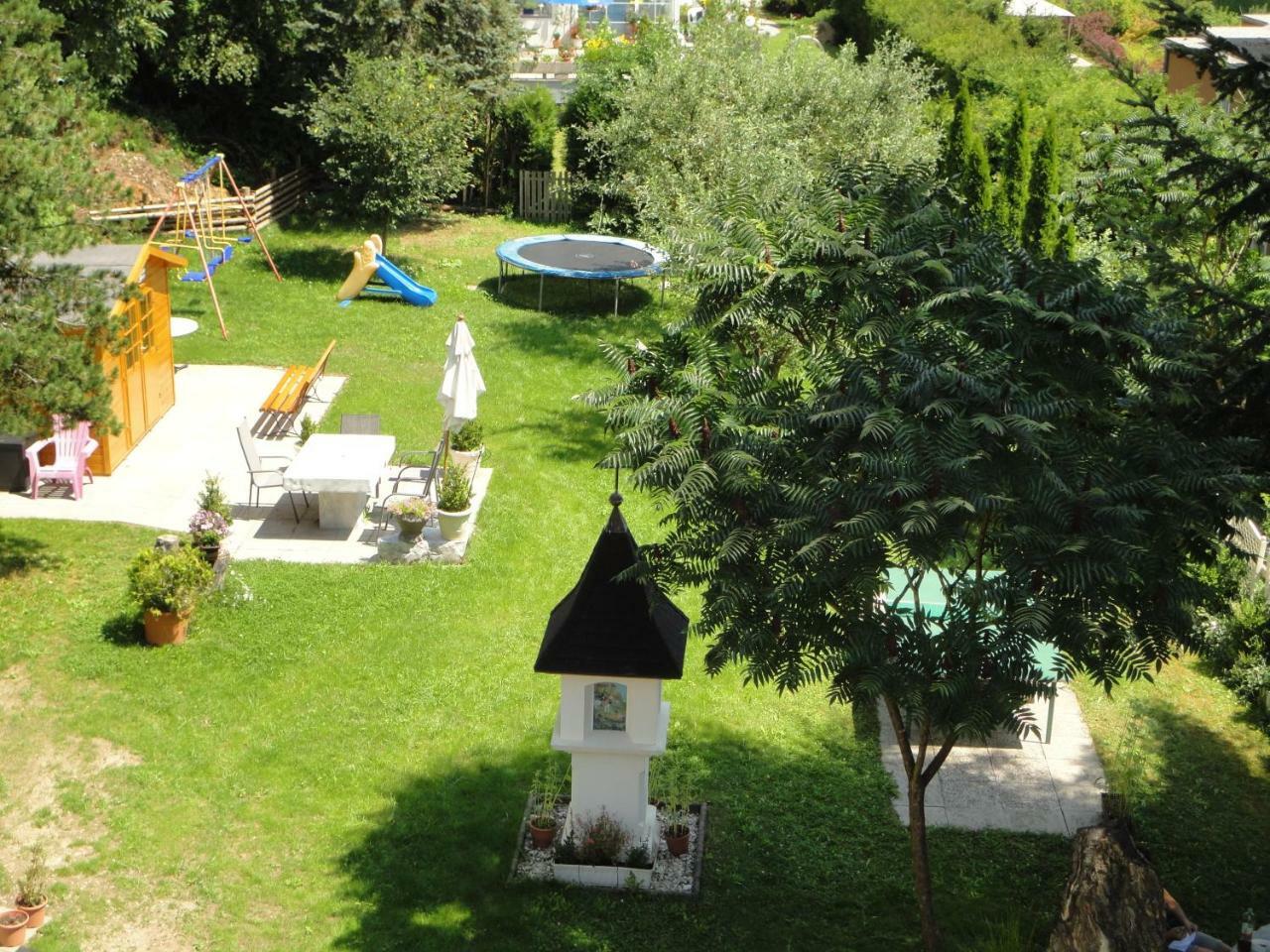 Ferienhaus Burgblick Treffen Exteriör bild